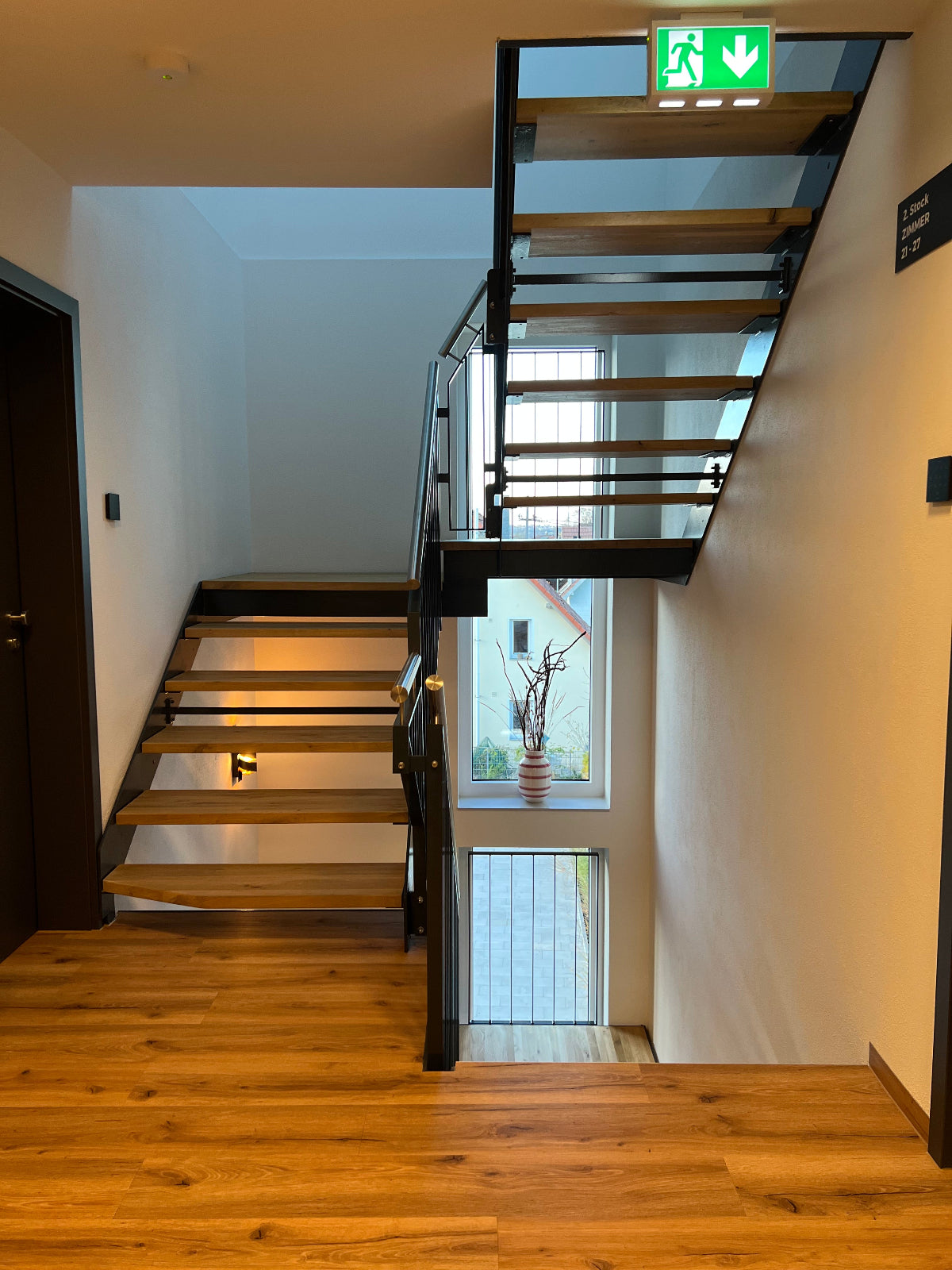 Hotel-falken-hechingen-inneneinrichtung-Treppenhaus_-modern-schwaebische-alb-inklusive-Fruehstueck-15