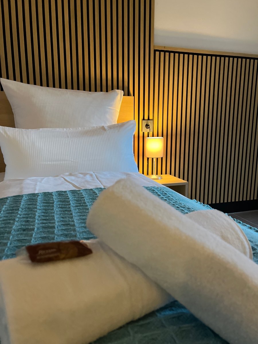 Doppelzimmer Deluxe mit Balkon (ab 30 m²) - HOTEL FALKEN Hechingen