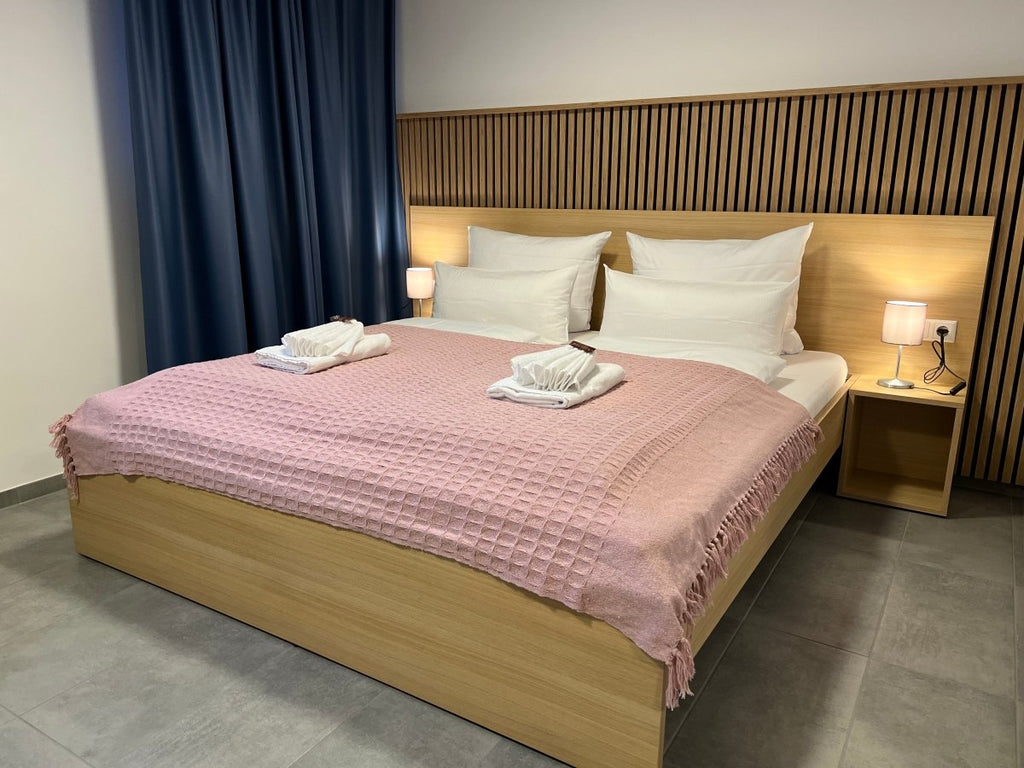 Doppelzimmer Deluxe ohne Balkon (ab 30 m²) - HOTEL FALKEN Hechingen