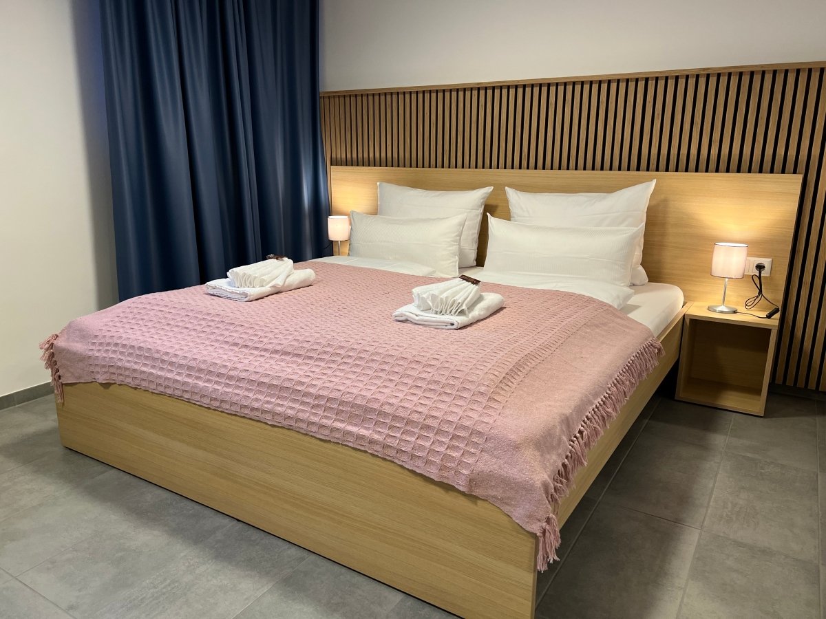 Doppelzimmer Deluxe ohne Balkon (ab 30 m²) - HOTEL FALKEN Hechingen