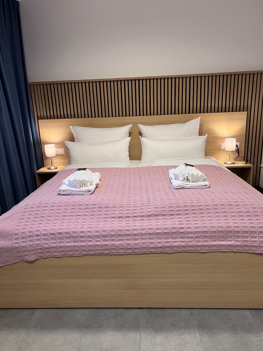 Doppelzimmer Deluxe ohne Balkon (ab 30 m²) - HOTEL FALKEN Hechingen