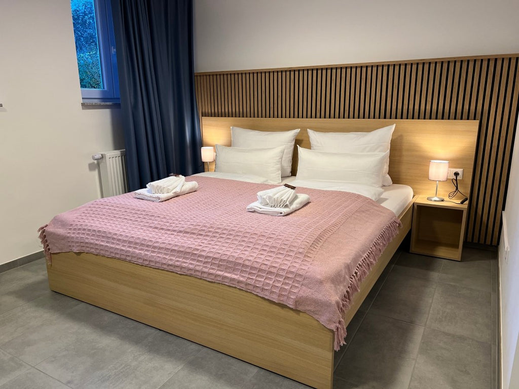 Modernes langzeit Doppelzimmer | Parkplatz - HOTEL FALKEN Hechingen